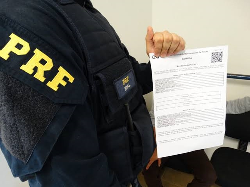 Homem é preso com mandado de prisão em aberto