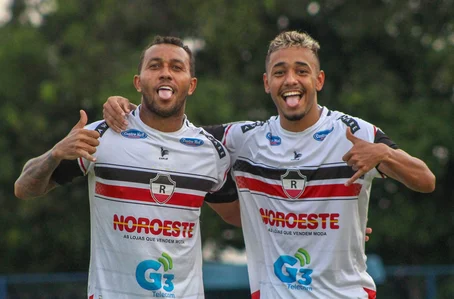 Comemoração dos jogadores do River após vitória no Rivengo