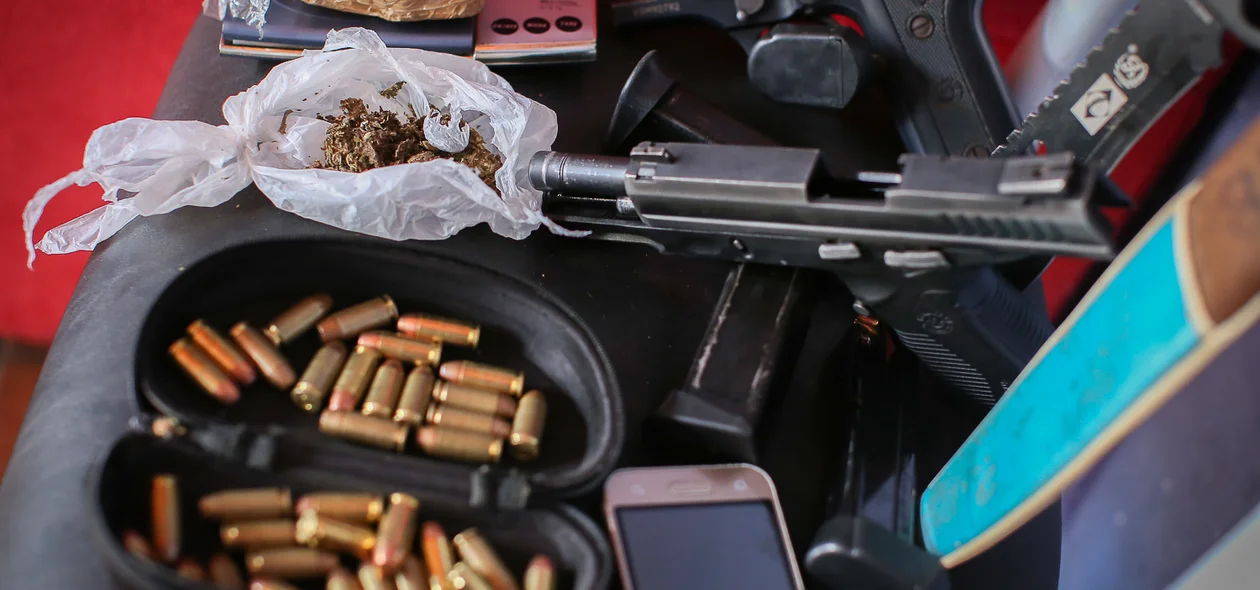 Duas pistolas apreendidas 