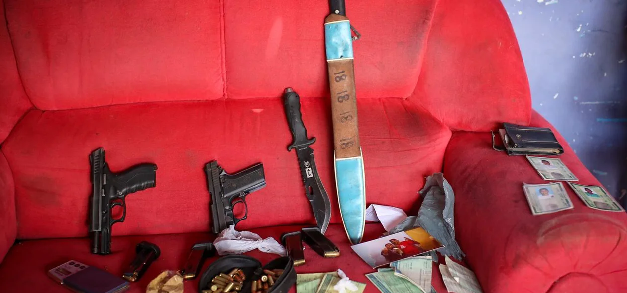 Polícia Civil apreendeu drogas, armas e munições