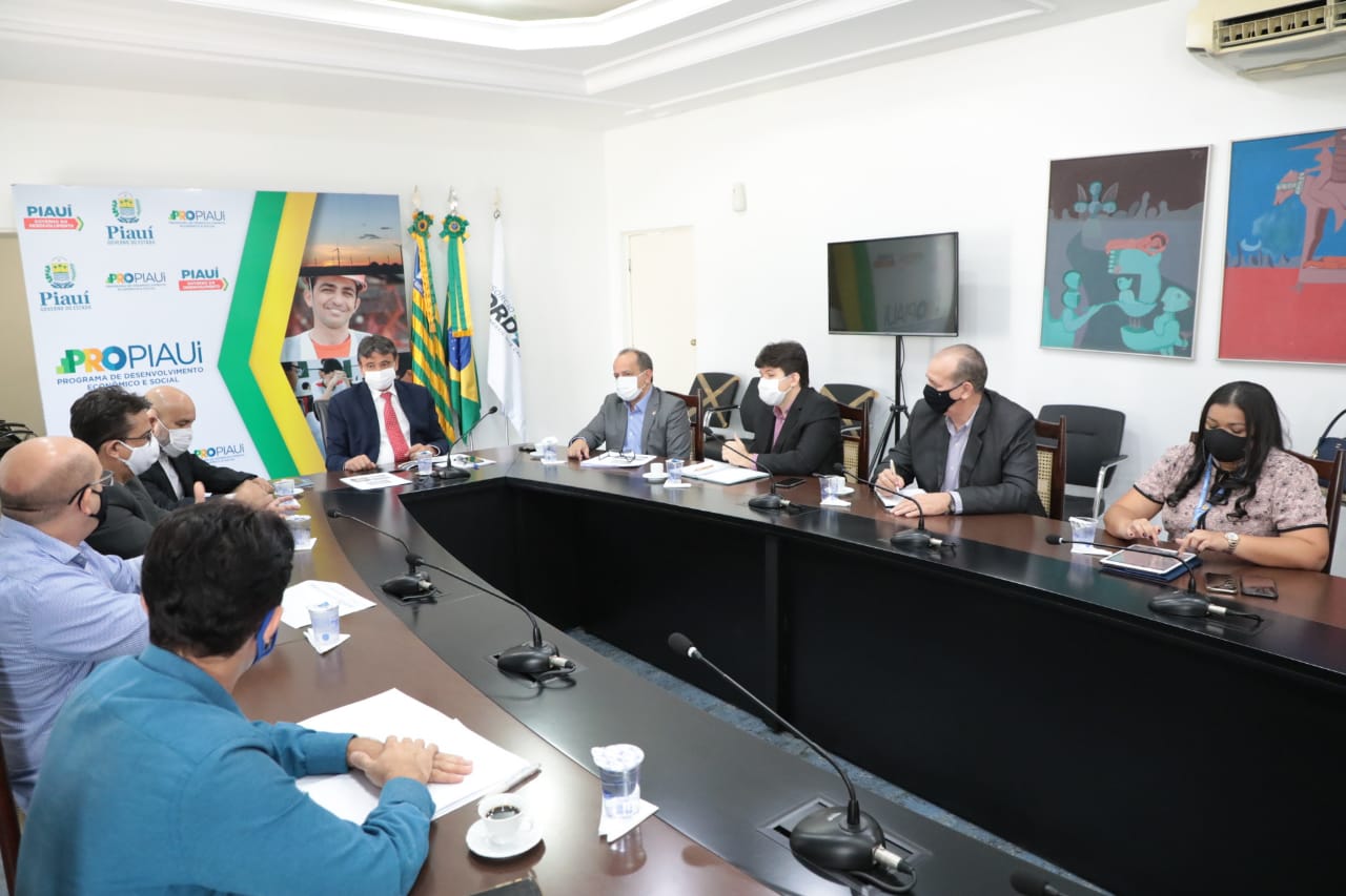 Wellington Dias autoriza obras para melhoria de aeroportos do Piauí