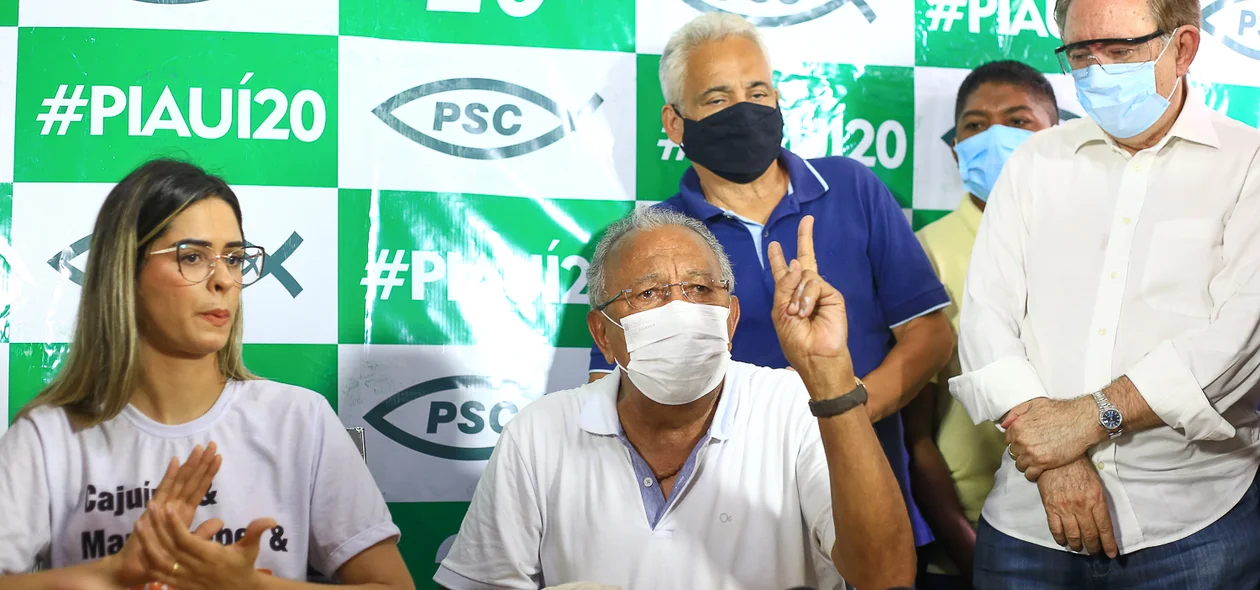 Dr. Pessoa ao lado de Gessy Fonseca em coletiva de imprensa