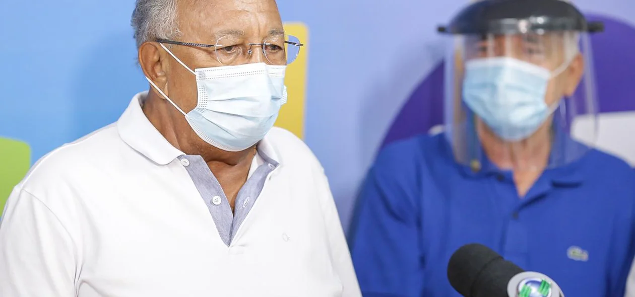 Dr. Pessoa ao lado de Themístocles Filho