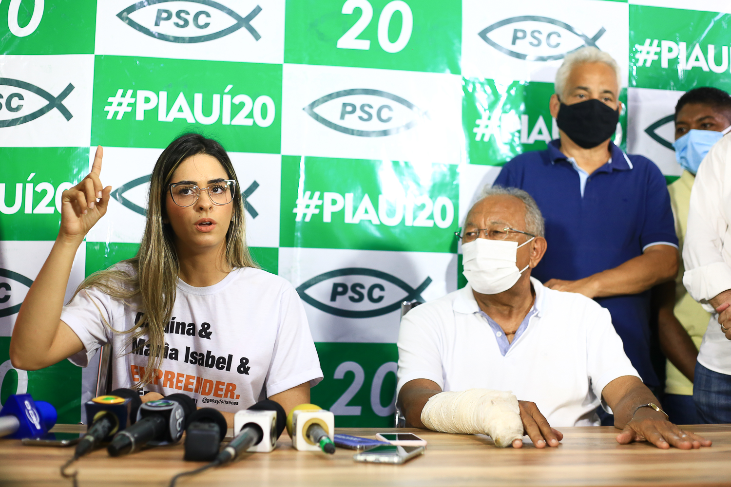 Gessy Fonseca e Dr. Pessoa em coletiva de imprensa