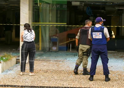 Bandidos explodem Banco do Brasil em Teresina