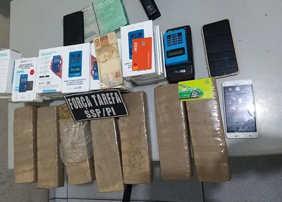 Objetos encontrados com os suspeitos