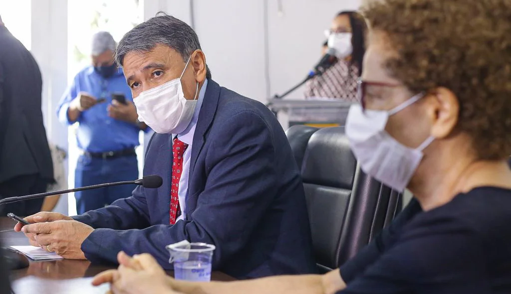 Governador ao lado da vice-governadora
