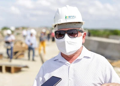 Merlong Solano acompanhou a visita à obra