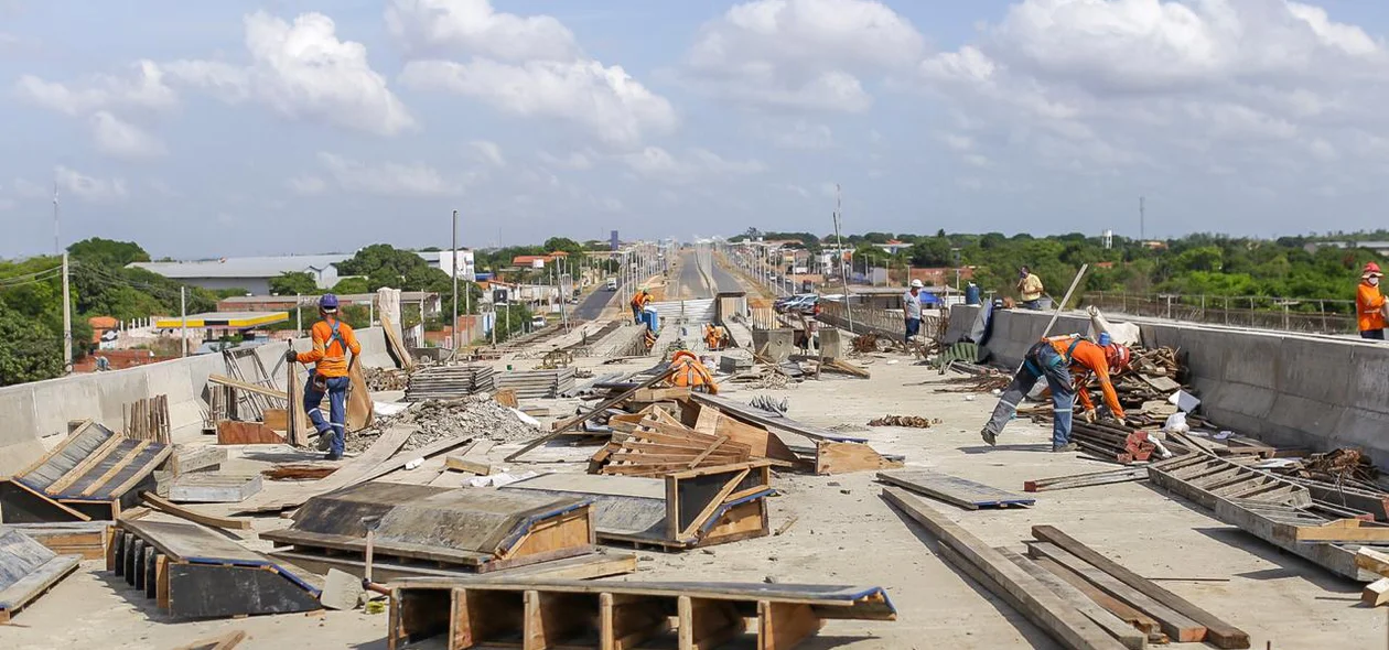 Viaduto sobre a BR 316 na entrada do bairro Porto Alegre, zona sul de Teresina