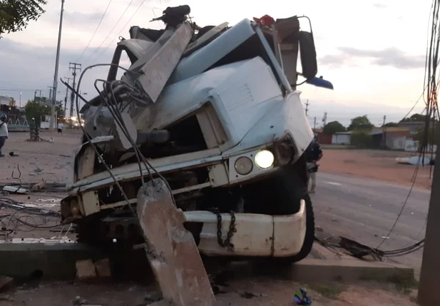 O acidente aconteceu na BR 343 em Teresina 