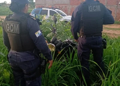 Veículo foi encontrado abandonado em um matagal
