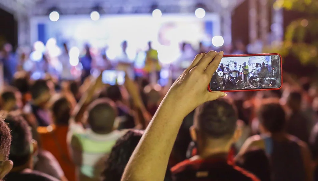 Admiradores filmando Discurso do novo prefeito de Teresina Dr. Pessoa