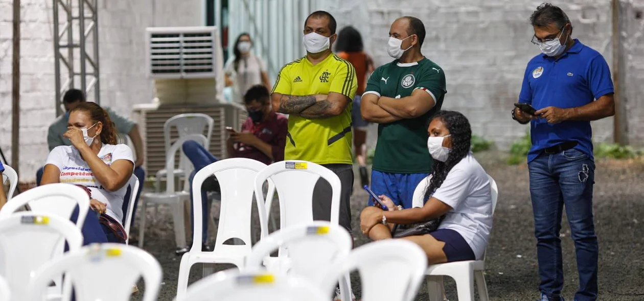 Pessoas triste após votação 