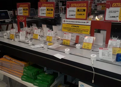 Vários aparelhos celulares foram roubados