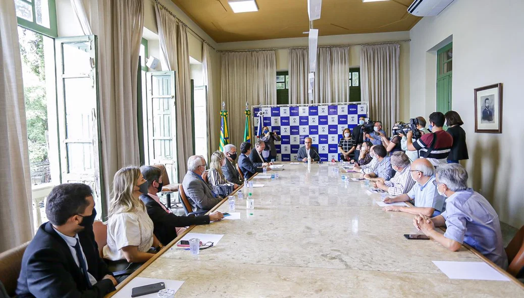 Reunião aconteceu na manhã desta terça-feira