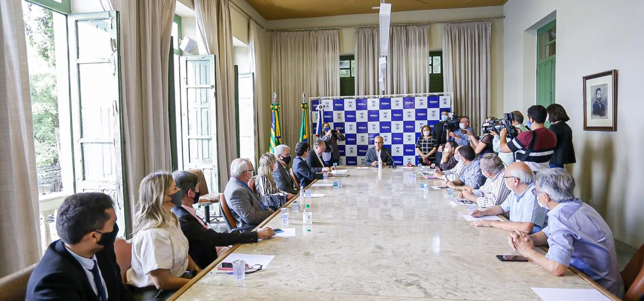 Reunião aconteceu na manhã desta terça-feira