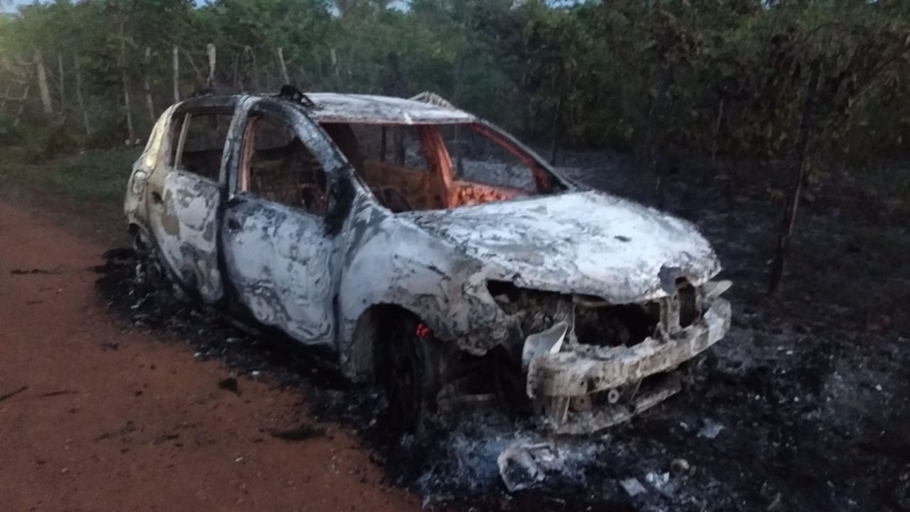 Carro localizado incendiado na zona sul de Teresina 