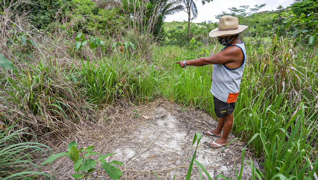 Estrutura construída por populares para instalação de uma caixa d'água