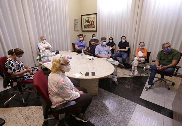 Reunião de Firmino com o COE