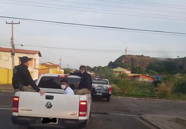 Acusado de tráfico sendo preso pela DEPRE