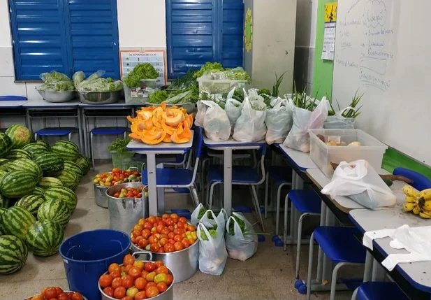 Alimentação distribuída pela Semec