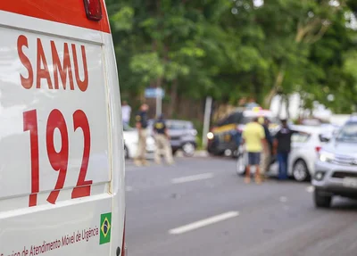 Ambulância do Samu no local do acidente