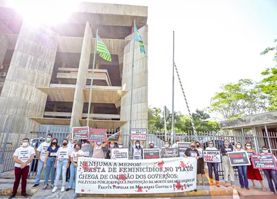 Protesto em frente ao Tribunal de Justiça