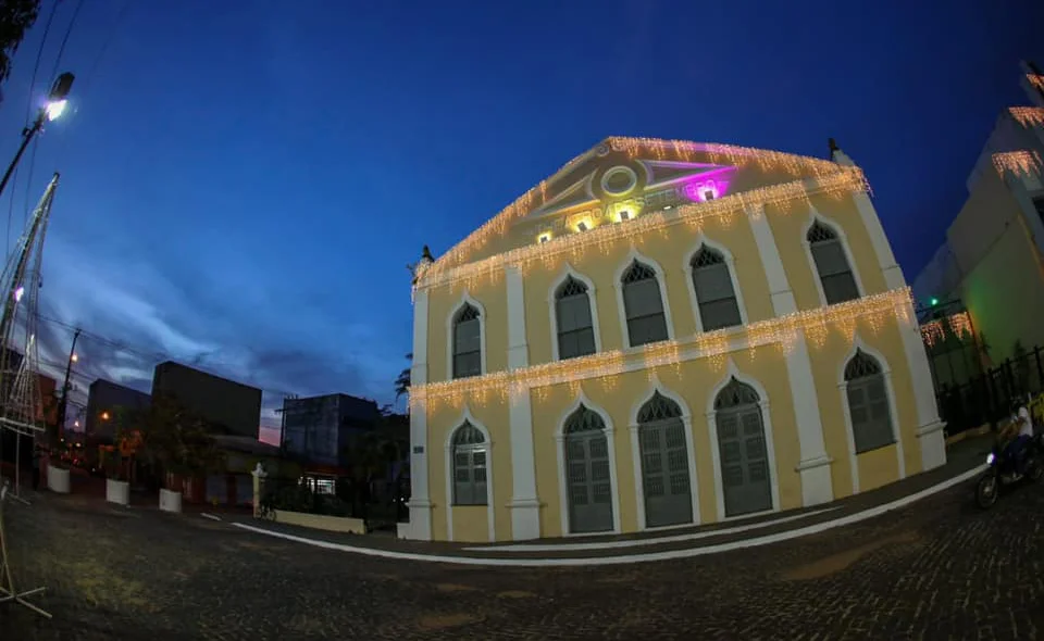 Theatro 4 de Setembro iluminada 