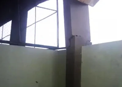 Coluna da estrutura quebrou com a forte chuva