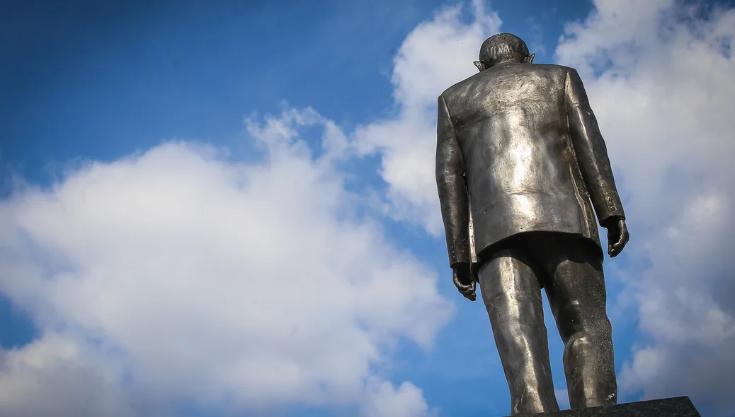 Estátua do Alberto Silva 
