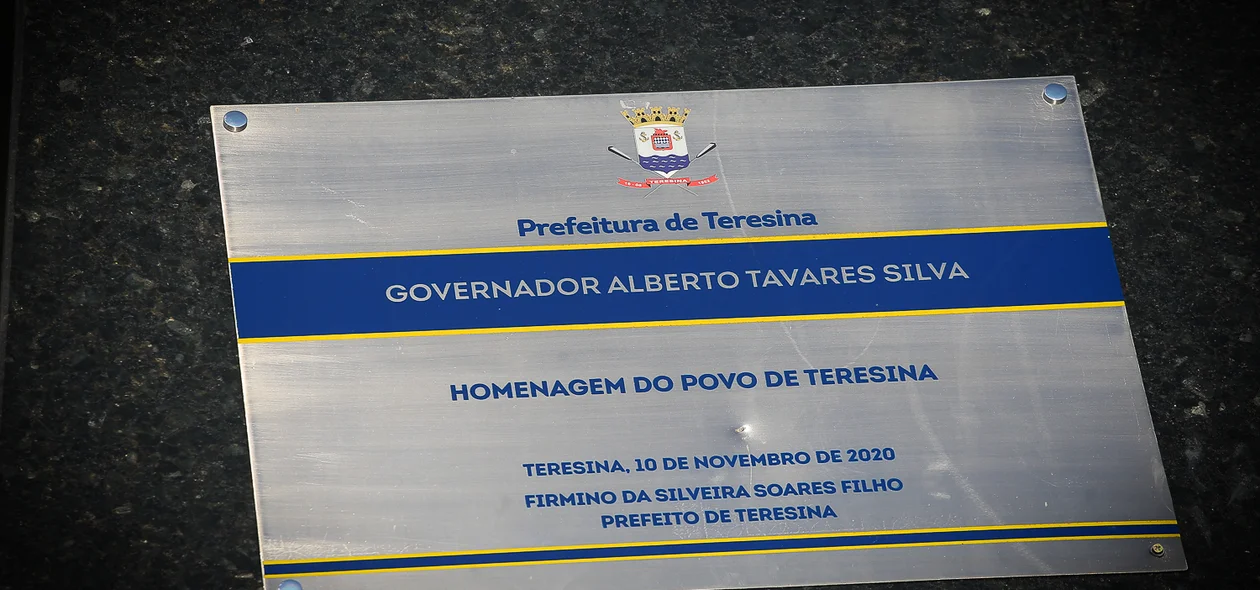 Placa de homenagem 