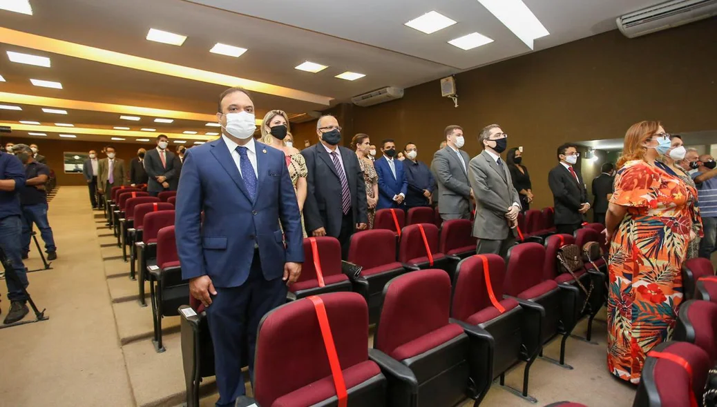 Autoridades presentes na solenidade
