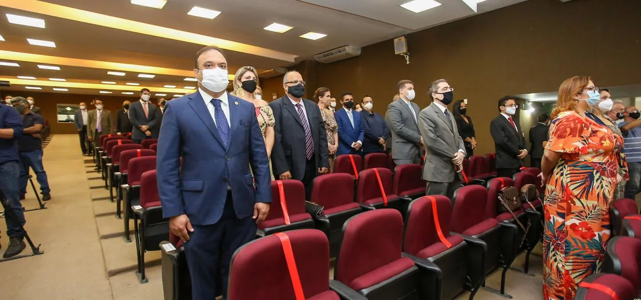 Autoridades presentes na solenidade