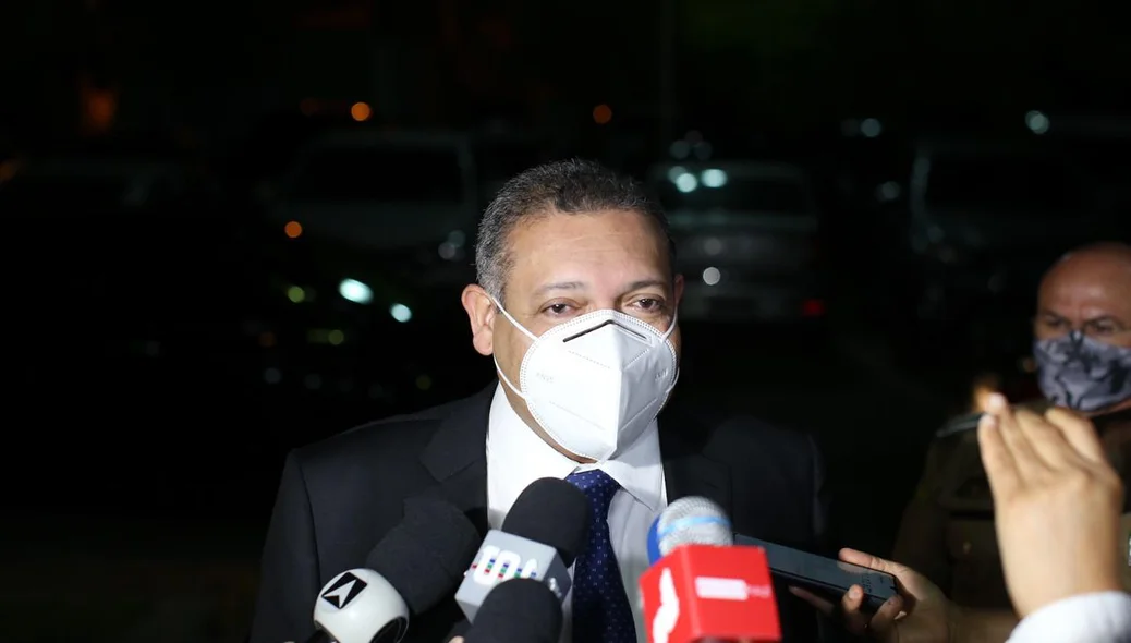 Ministro em entrevista a imprensa