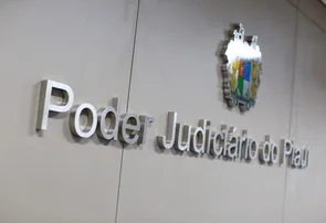 Juíza manda retirar tornozeleira eletrônica de PM acusado de matar Débora Vitória