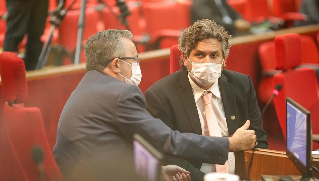 Pablo Santos durante votação da mesa diretora da Alepi