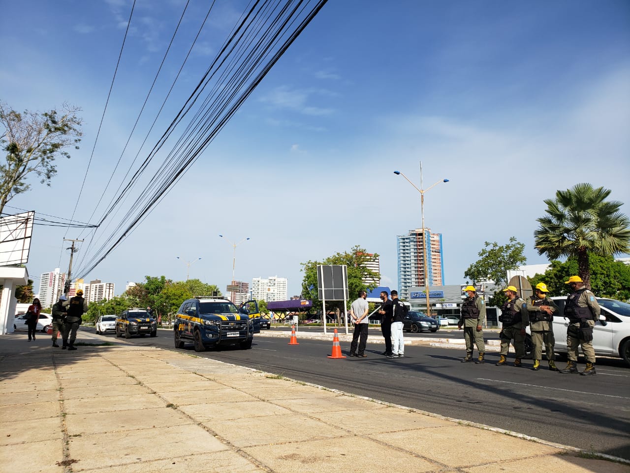 A ação contou com uma blitz educativa realizada pela PRF-PI e pela Polícia Militar