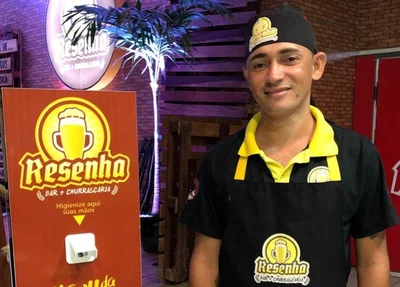 Garçom devolve dinheiro encontrado no chão de restaurante