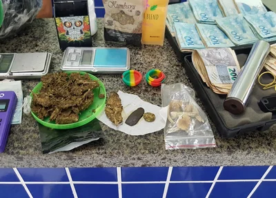 Drogas e material apreendidos