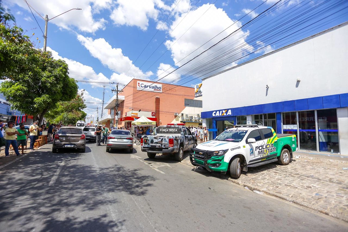 Polícia Militar no local do crime