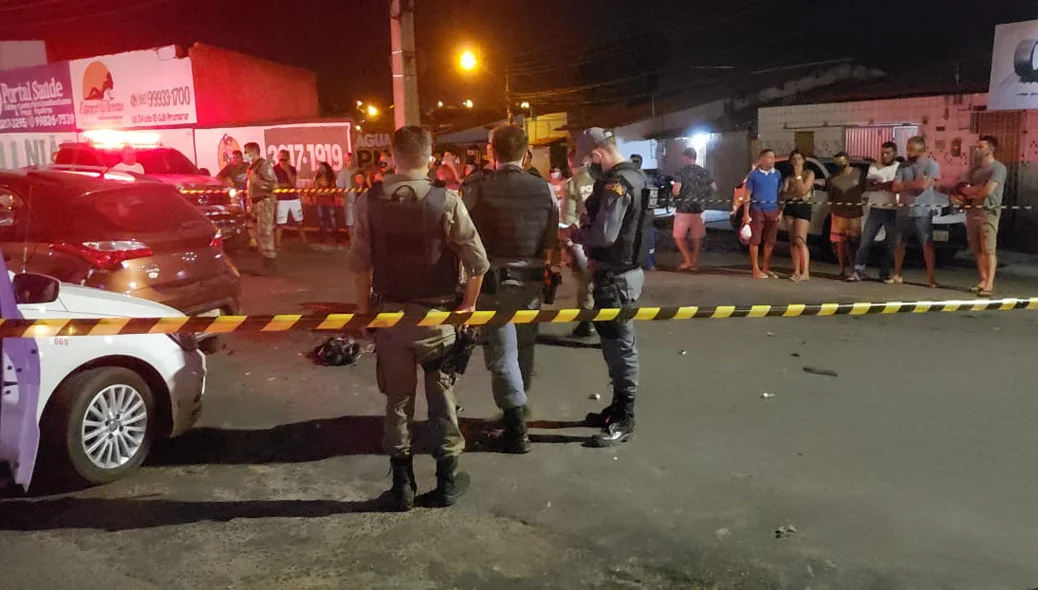 Policiais isolaram o local do acidente