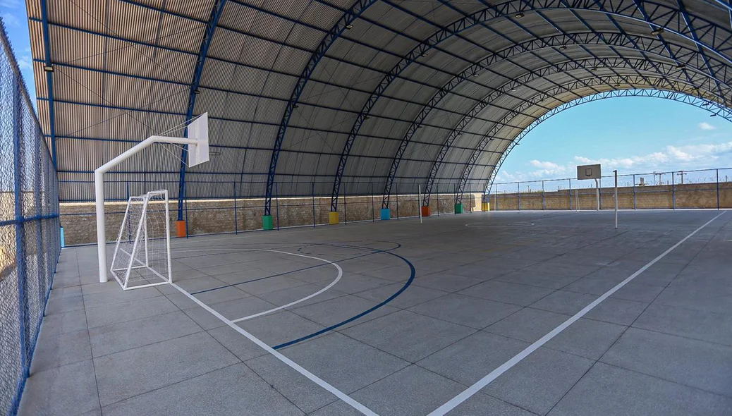 Quadra poliesportiva inaugurada no Residencial Torquato Neto