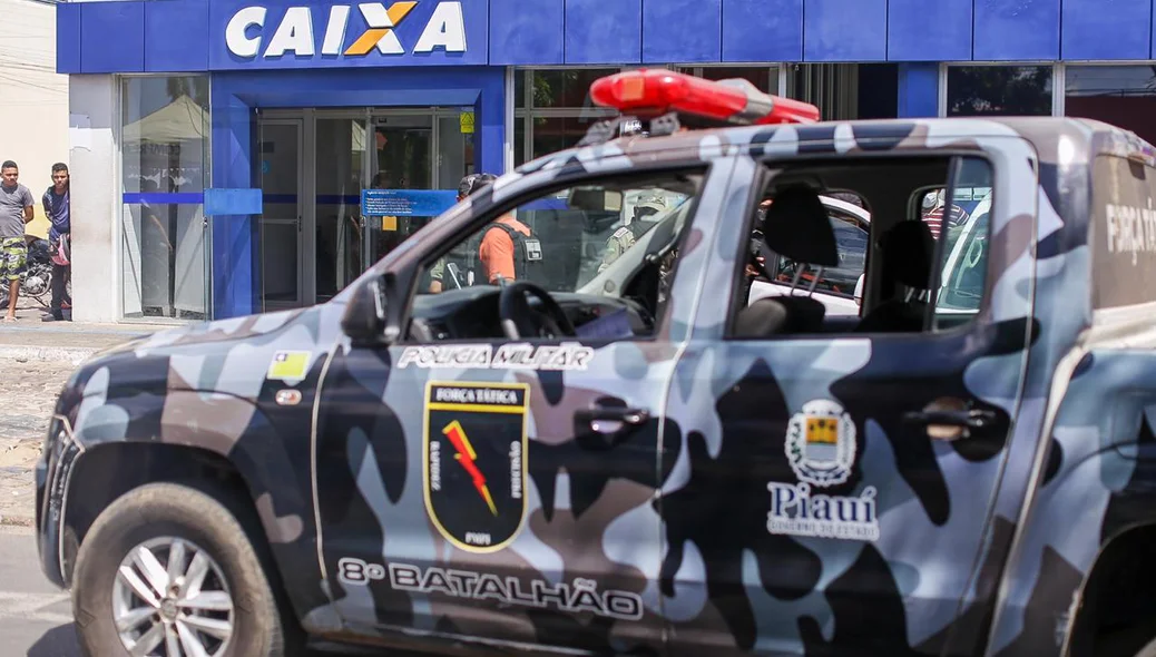 Viatura da Polícia Militar no local