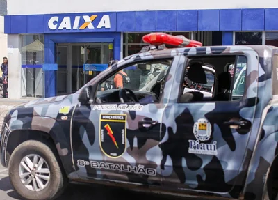Viatura da Polícia Militar no local