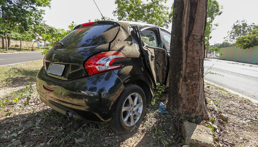 Condutor do veículo teve apenas escoriações leves