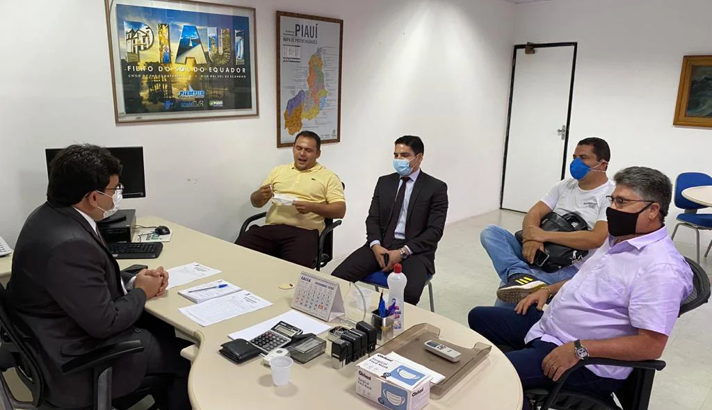 Rafael Fonteles recebe João Mádison e prefeitos eleitos em audiência