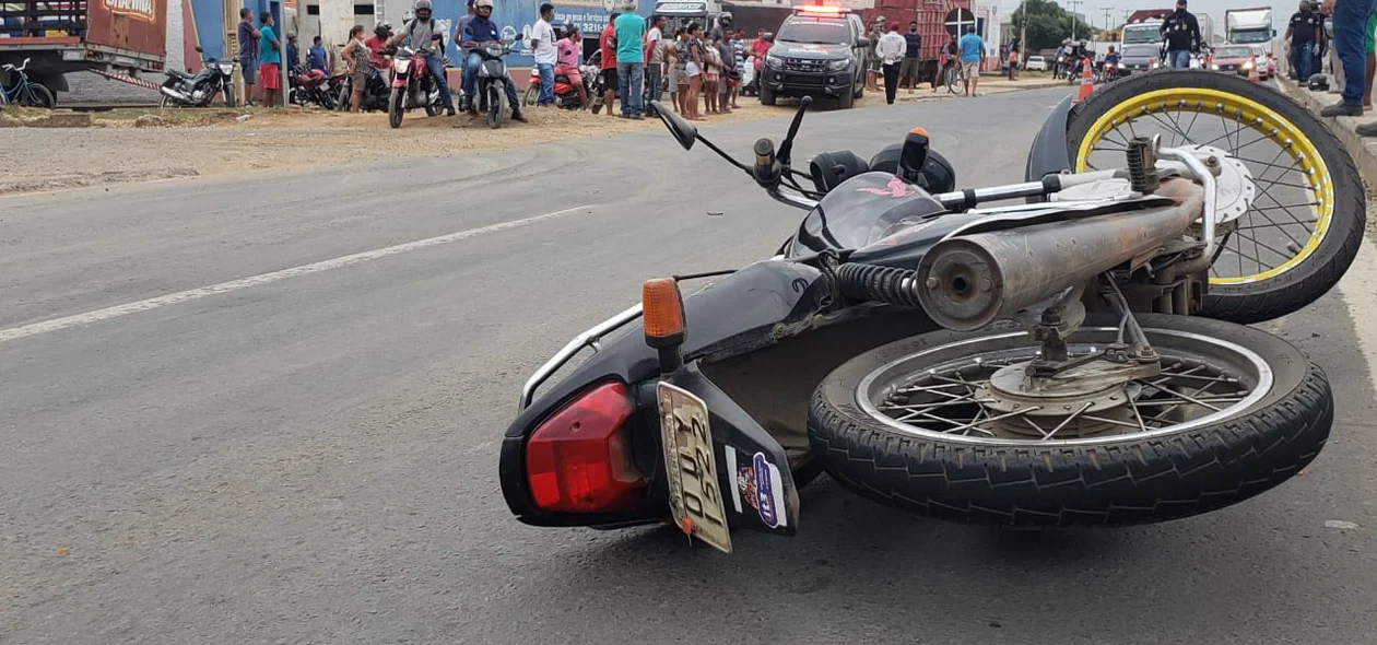 Acidente envolvendo um carro e uma moto na BR 316 em Teresina 