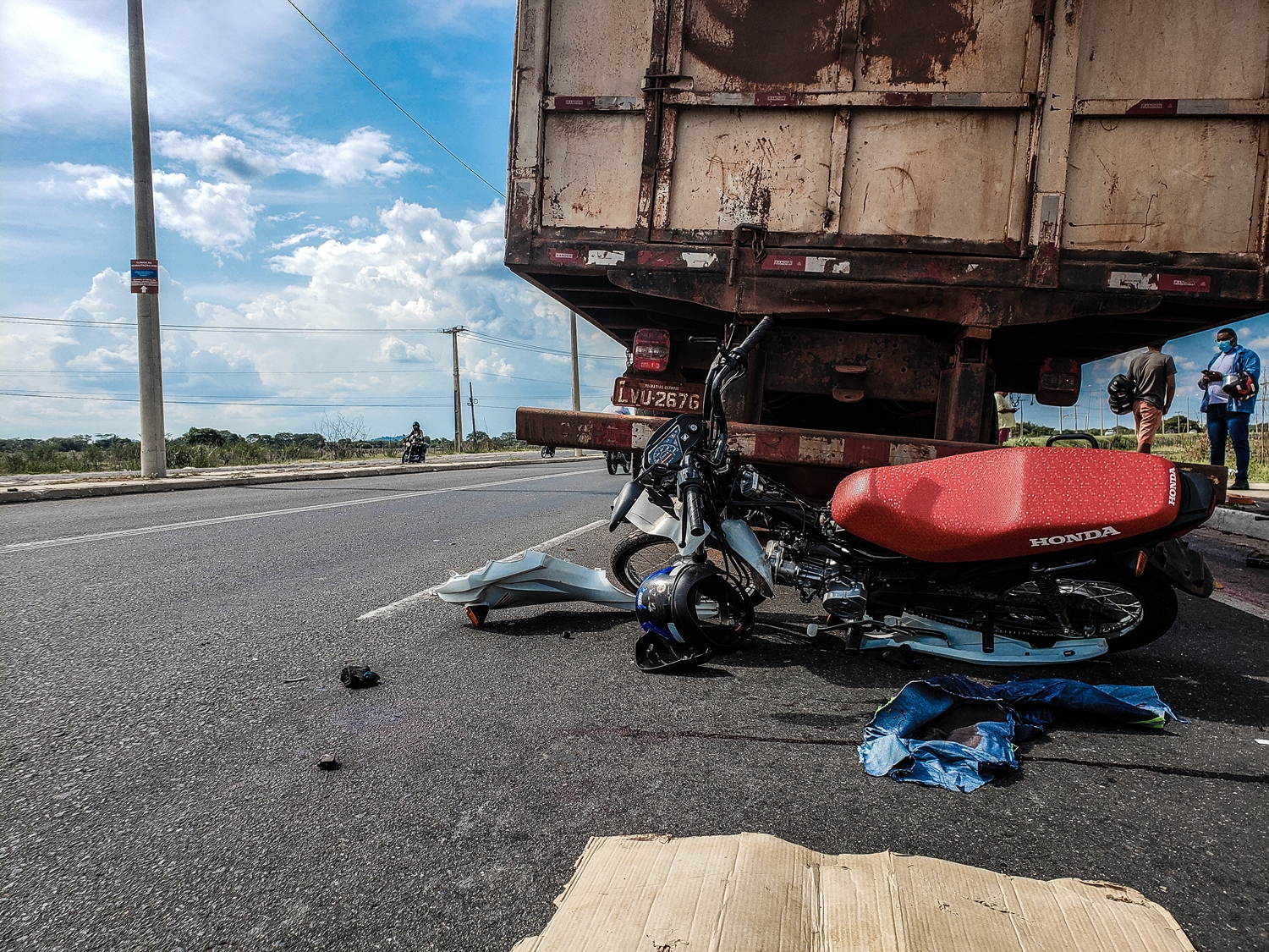 Motocicleta ficou completamente destruída
