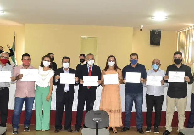 Prefeito eleito Genival Bezerra é diplomado pela Justiça Eleitoral