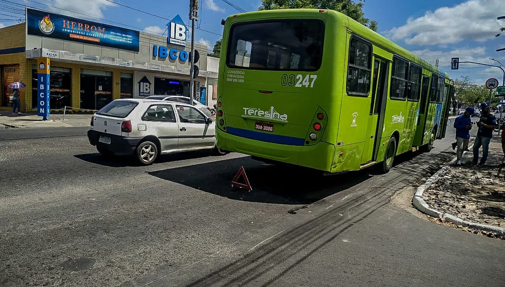O acidente ocorreu na Avenida Principal do Dirceu